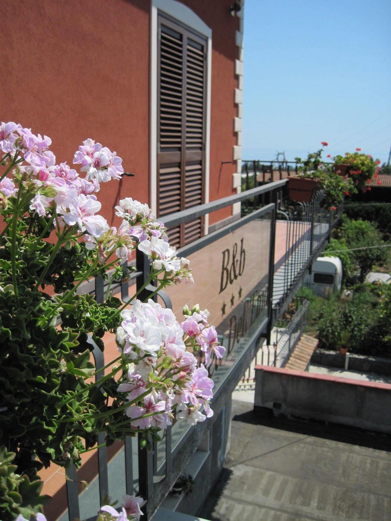 Anthea Dell' Etna Bed & Breakfast Санта Венерина Екстериор снимка