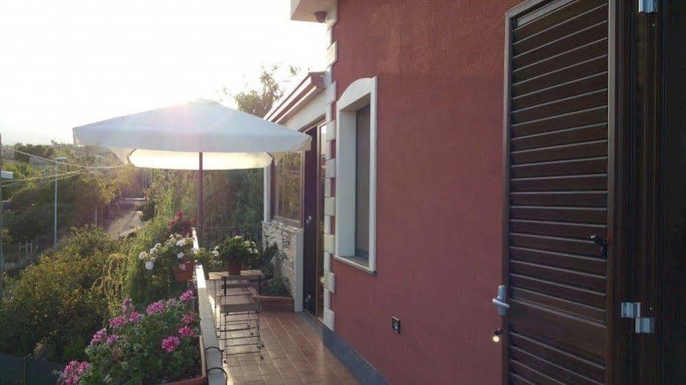 Anthea Dell' Etna Bed & Breakfast Санта Венерина Екстериор снимка