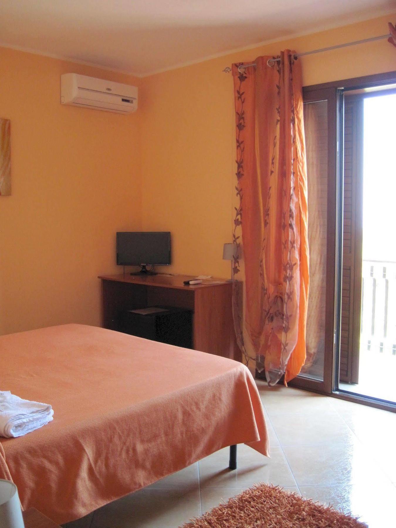 Anthea Dell' Etna Bed & Breakfast Санта Венерина Екстериор снимка