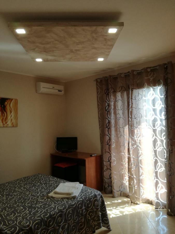 Anthea Dell' Etna Bed & Breakfast Санта Венерина Екстериор снимка